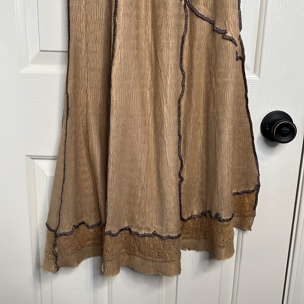 Komarov tan lace midi dress size small stretchy & comfortable - Picture 15 of 15